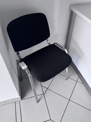 1 Besucherstuhl